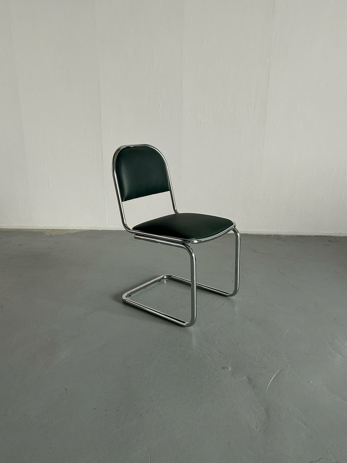1 Of 6 Bauhaus Design Chrome Tubular Steel And Green Faux Leather Cantilever Chairs, 1980s Italy photo vinterior