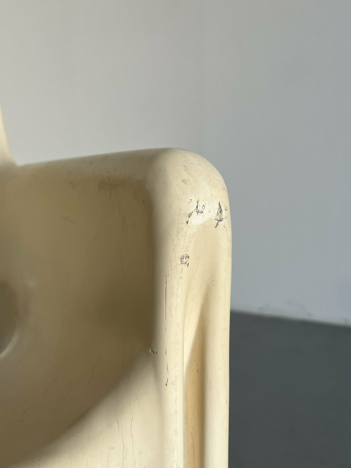 White 'Gaudi' Chair By Vico Magistretti For Artemide, Vintage Collectible Early Model, 1970s Space Age Era photo vinterior