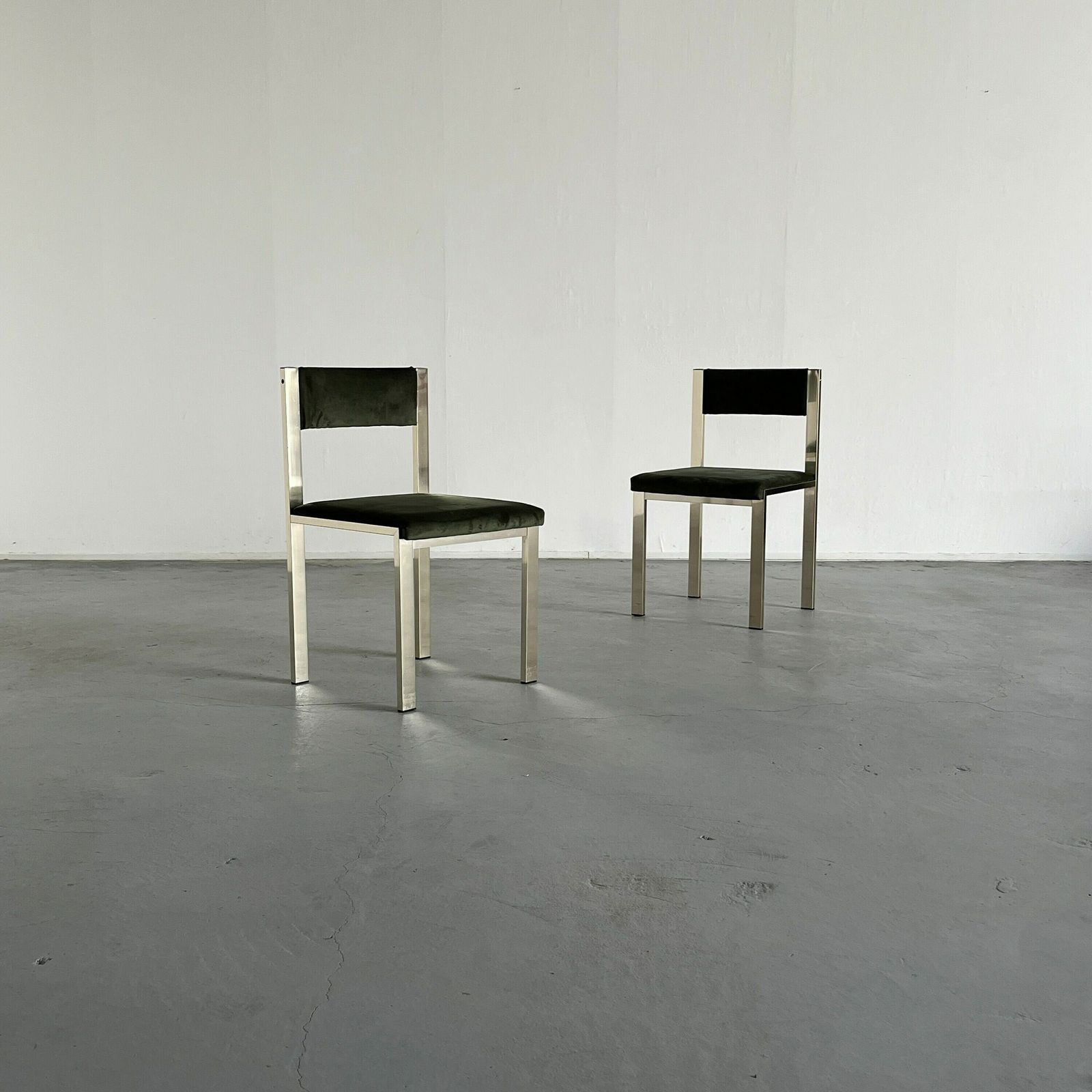 Pair Of Italian Modernist Chairs In Chrome Metal And Green Velvet By Interoffice Italy, 1970s