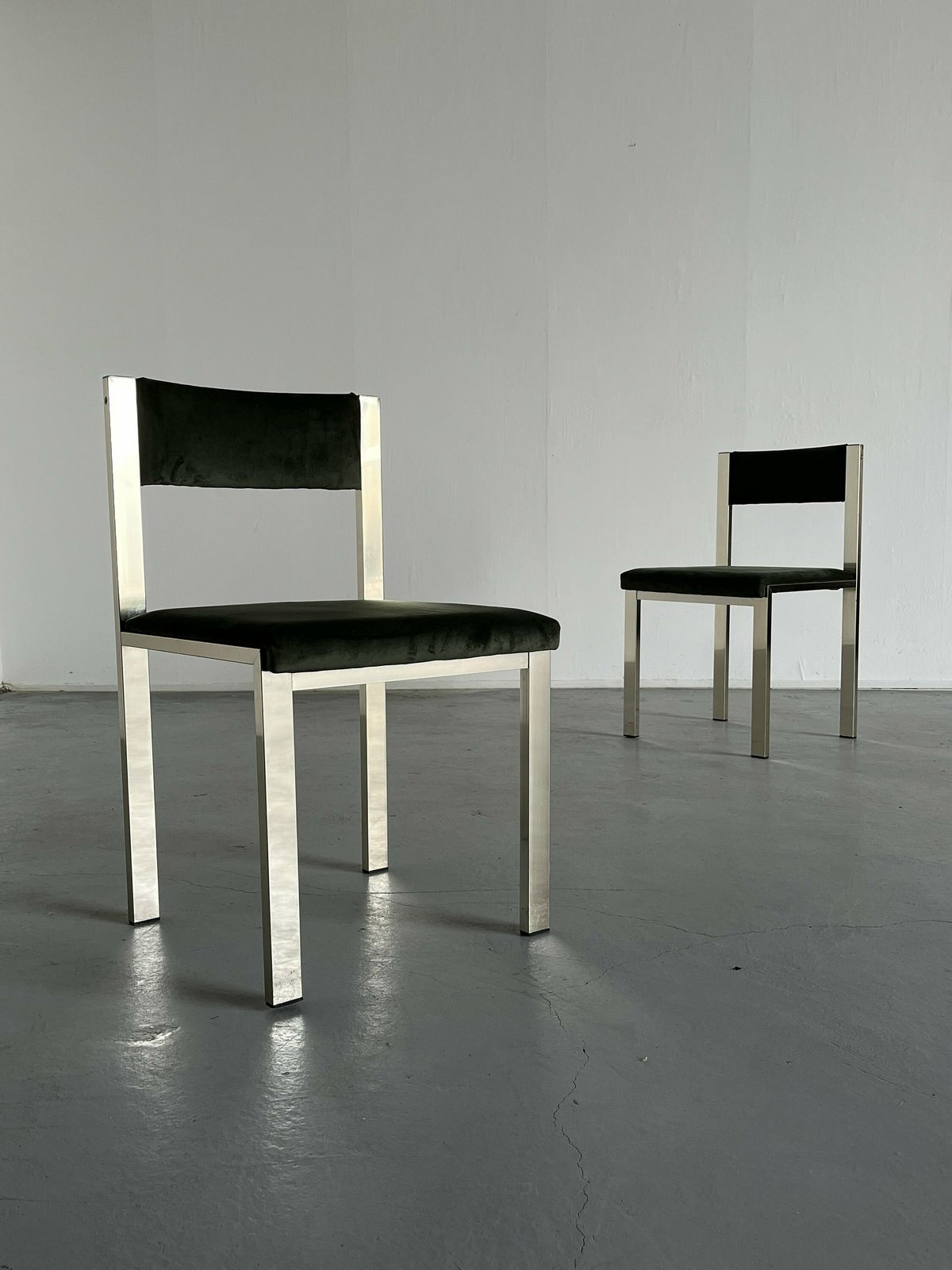 Pair Of Italian Modernist Chairs In Chrome Metal And Green Velvet By Interoffice Italy, 1970s photo furniture