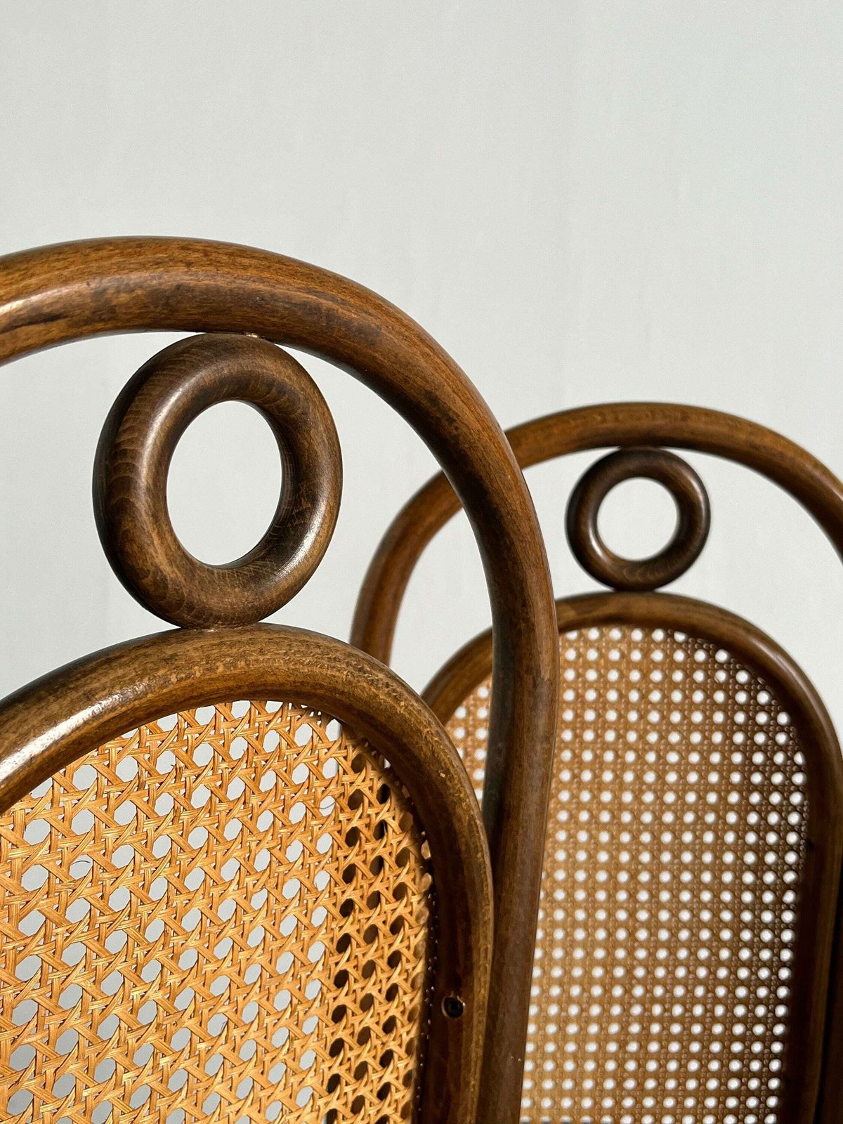 Set Of 4 Vintage Thonet 207r Bentwood High Backrest Bistro Chairs, 1950s photo vinterior