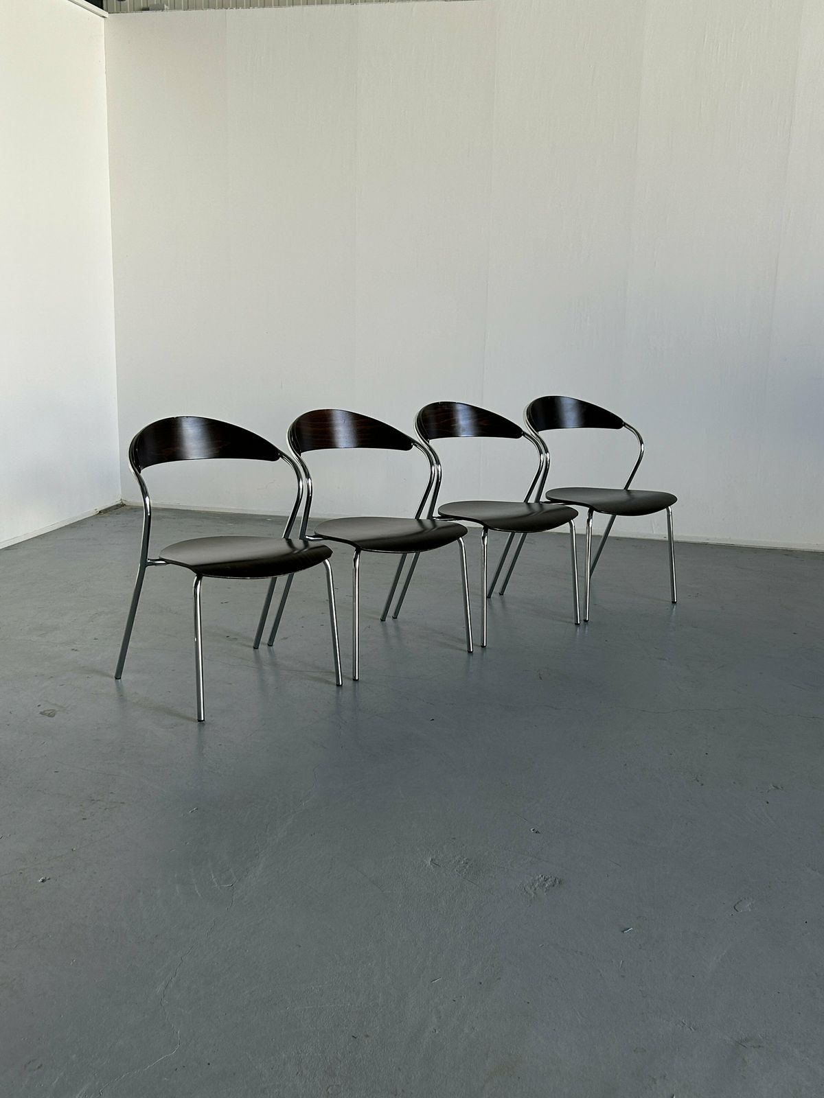 Set Of 4 Vintage Italian Sculptural Memphis Design Postmodern Curved Stackable Dining Chairs In Bent Plywood And Chrome, 1980s Italy photo Furniture