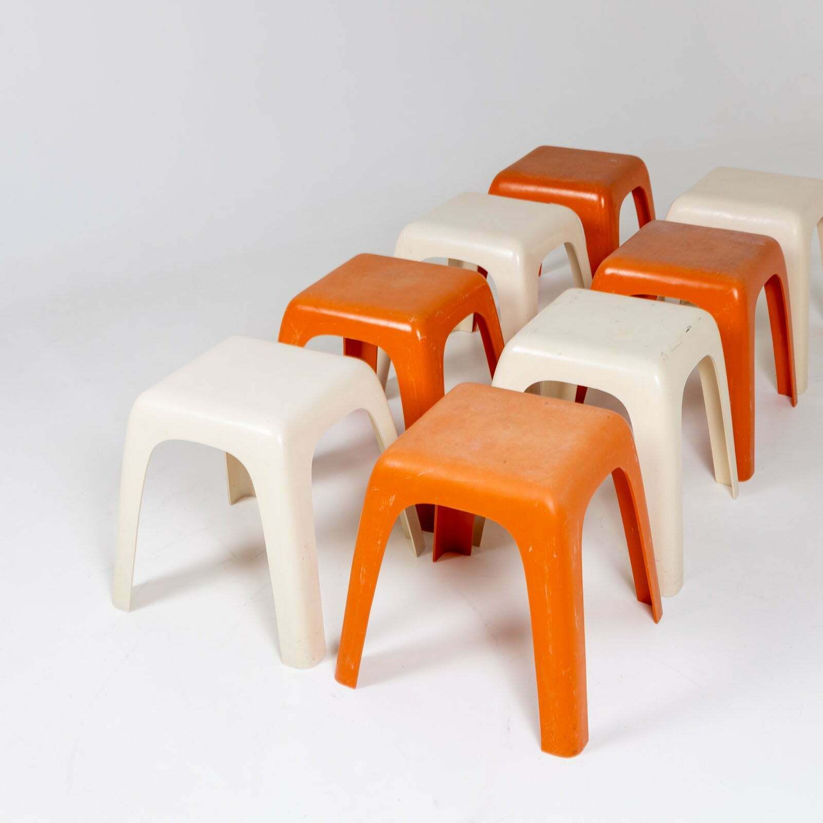 Acht Kunststof Krukken Van G. Castiglioni, G. Gaviraghi En A. Lanza Voor Valenti Milano, Jaren 1980 photo furniture