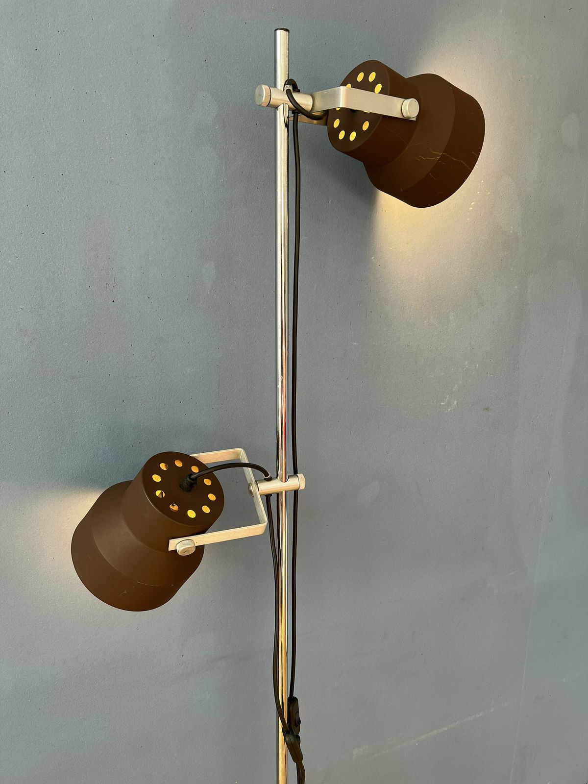 Bruine Anvia Mid Century Space Age Vloerlamp photo for sale