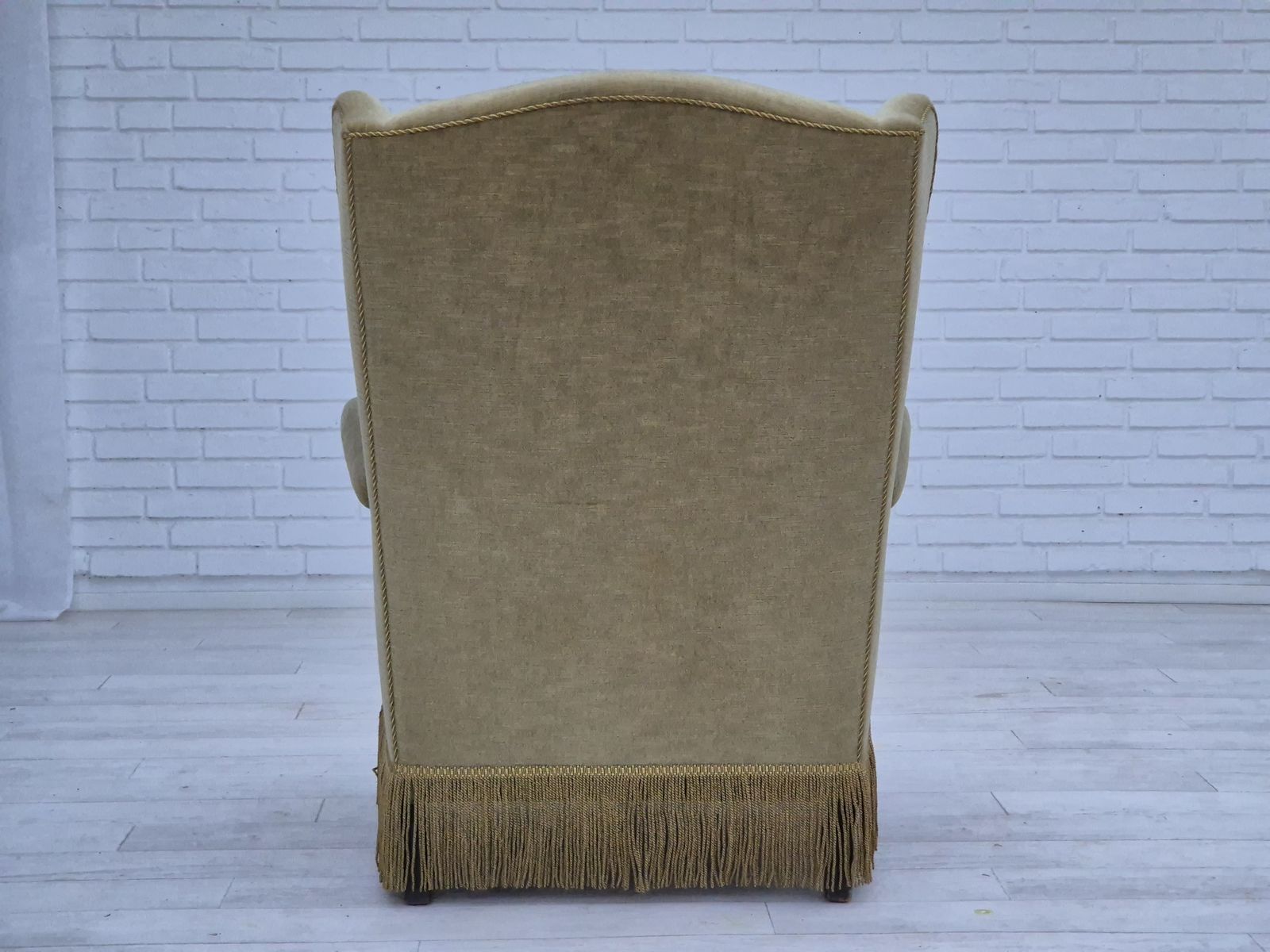 Jaren 1970, Deens Design, Wingback Fauteuil, Goede Staat, Meubelvelours, Beukenhouten Poten. photo for sale