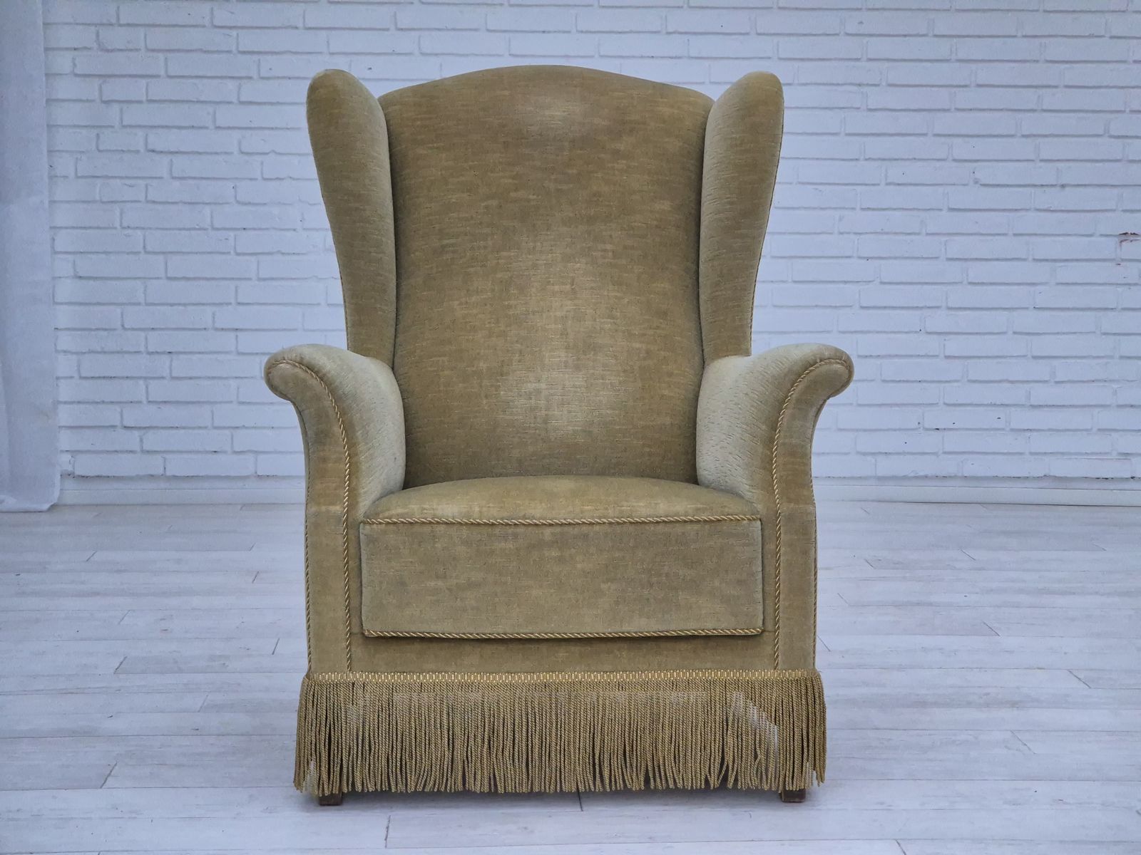 Jaren 1970, Deens Design, Wingback Fauteuil, Goede Staat, Meubelvelours, Beukenhouten Poten. photo 1190.0