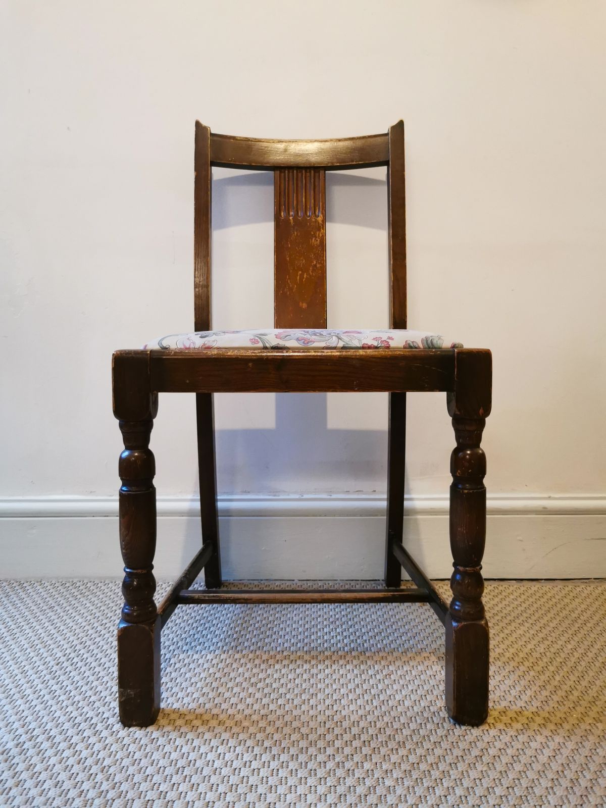 Furniture Set Of Four Unique Re Upholstered Solid Hard Wood Dining Chairs With Luxury Fabric Cushions photo