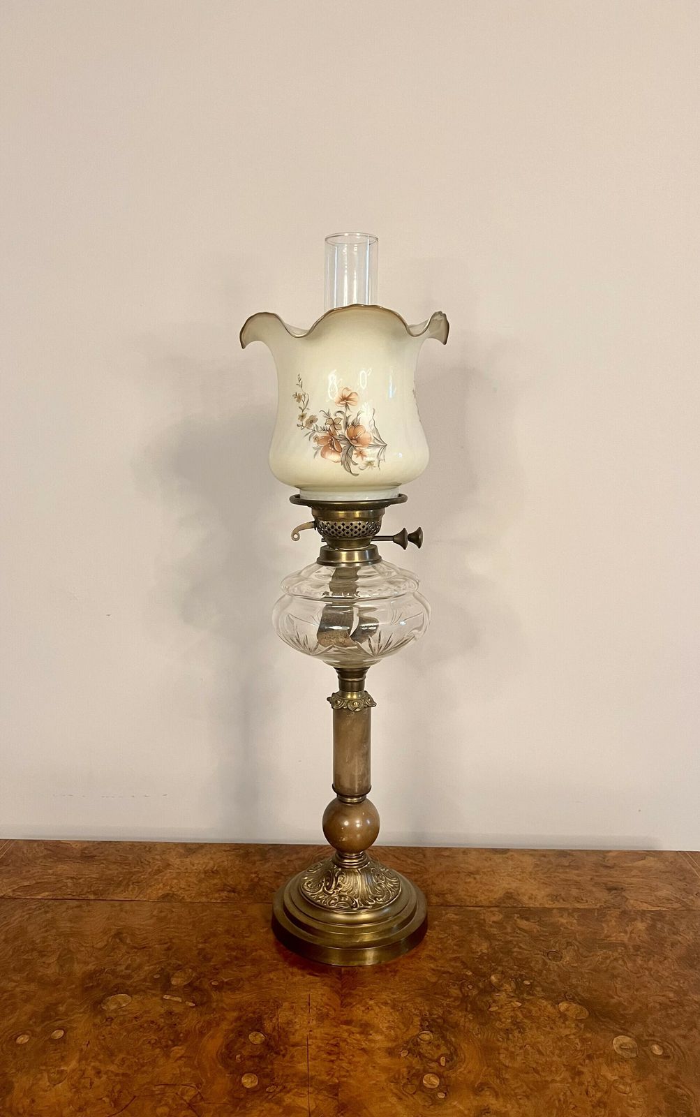 Stunning Quality Antique Oil Lamp