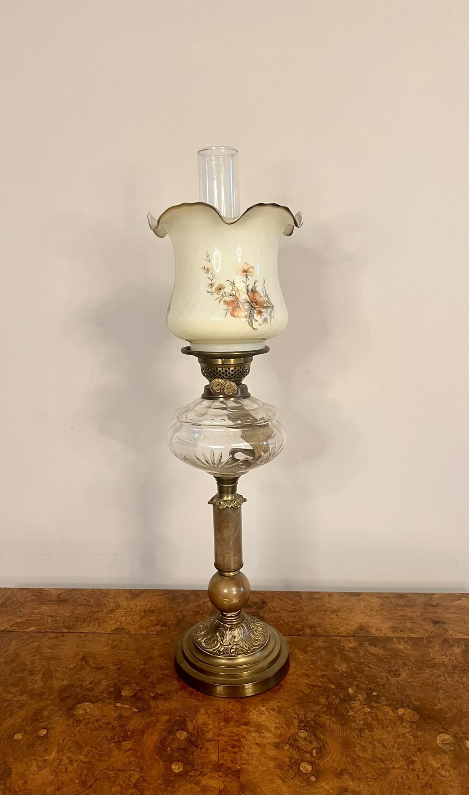 Stunning Quality Antique Oil Lamp photo vinterior