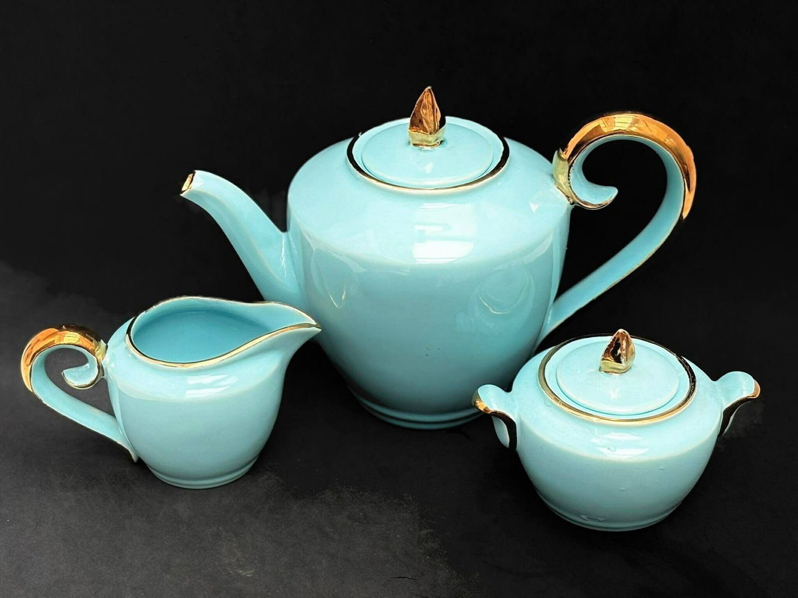 photo for sale Aqua Koffie Thee Belgisch Aardewerk Theepot Suikerpot Roomkan Kopjes Turquoise En Goud 24k Jaren 1920 Bayer Blauwgroen Tiffany Belgisch Huwelijkscadeau