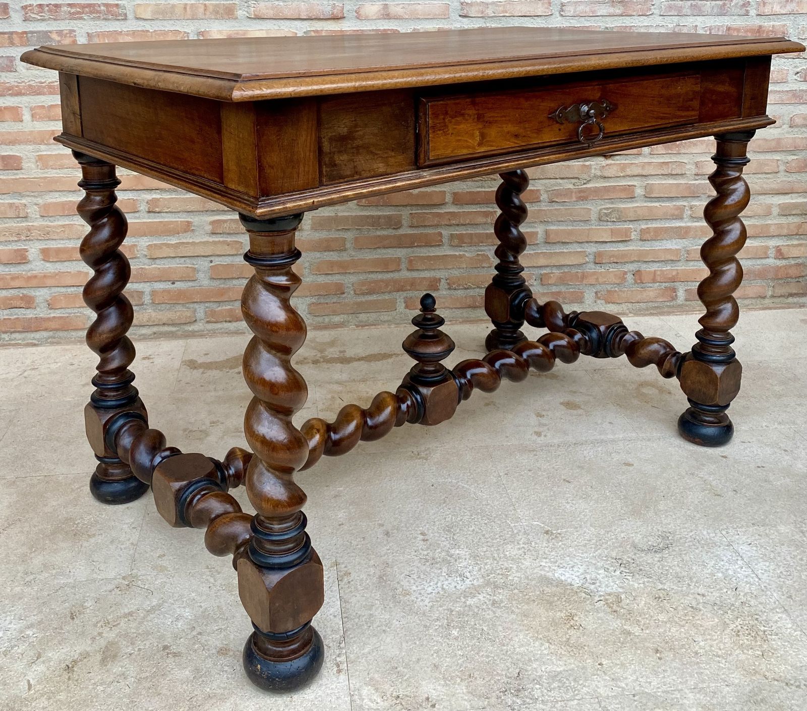 Early 19th Century French Walnut Work Table Or Desk With One Drawer