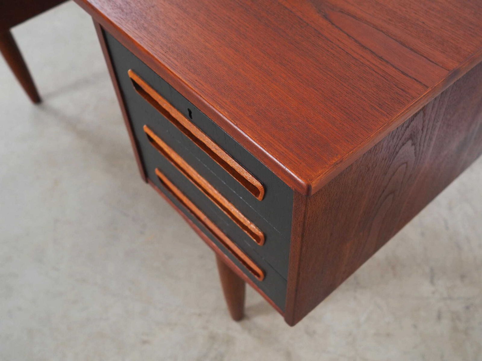 1449.0 Teakhouten Bureau, Deens Design, Jaren 1970, Fabrikant: A.P. Møbler Svenstrup photo