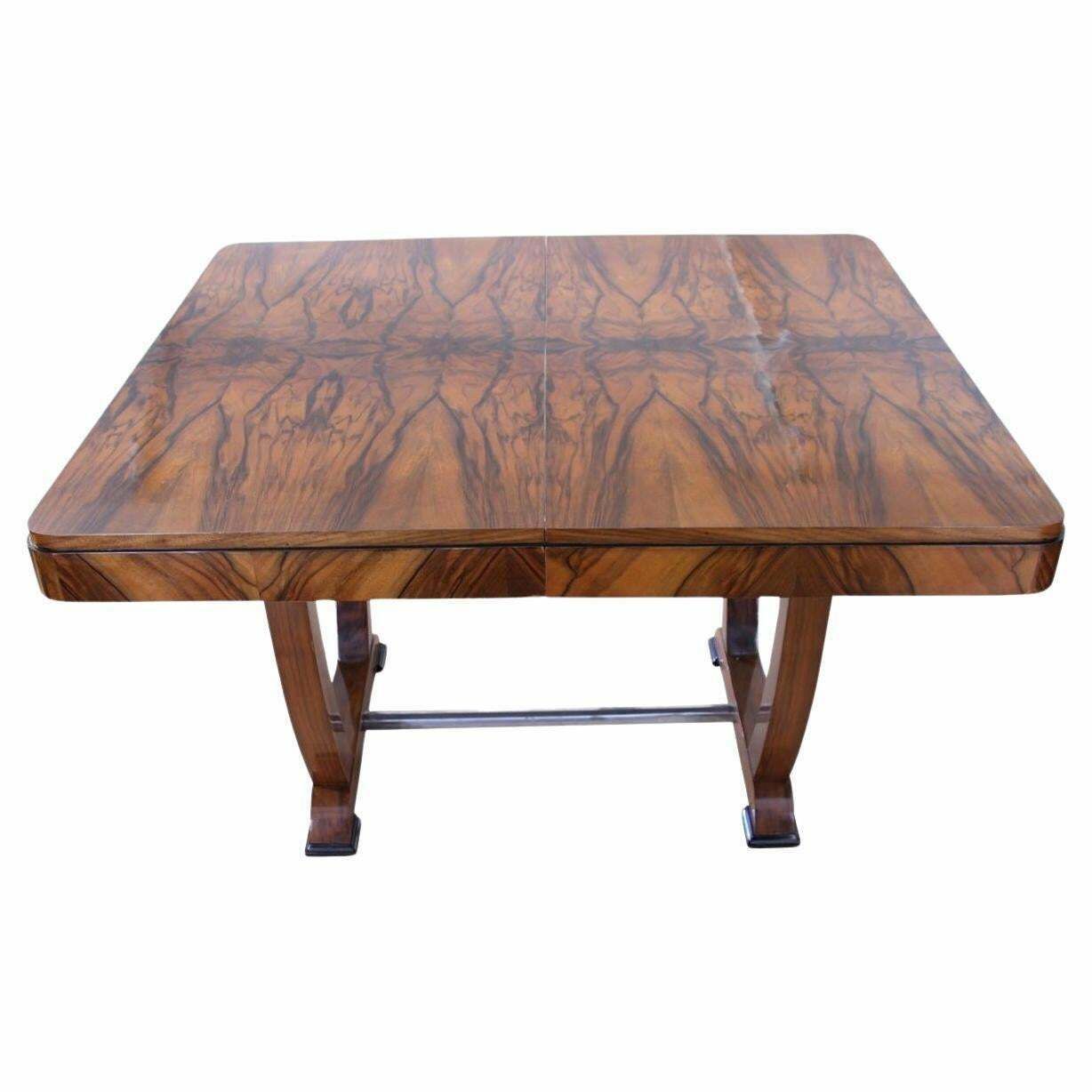 Expandable Art Deco Dining Table, Amazing Walnut Veneer, France, Circa 1930
