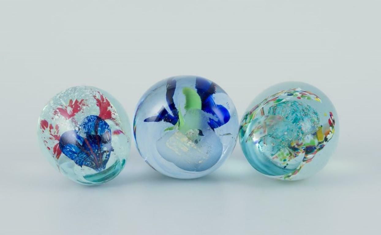 Scandinavian Glass Artist. Set Of Three Paperweights In Art Glass. Flower Motifs photo vinterior