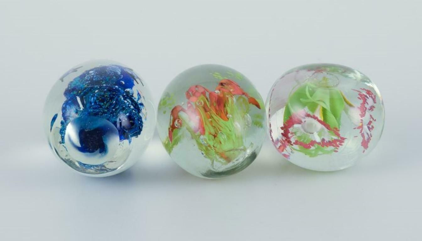 Scandinavian Glass Artist. Three Paperweights In Art Glass. Flower Motifs. photo vintage