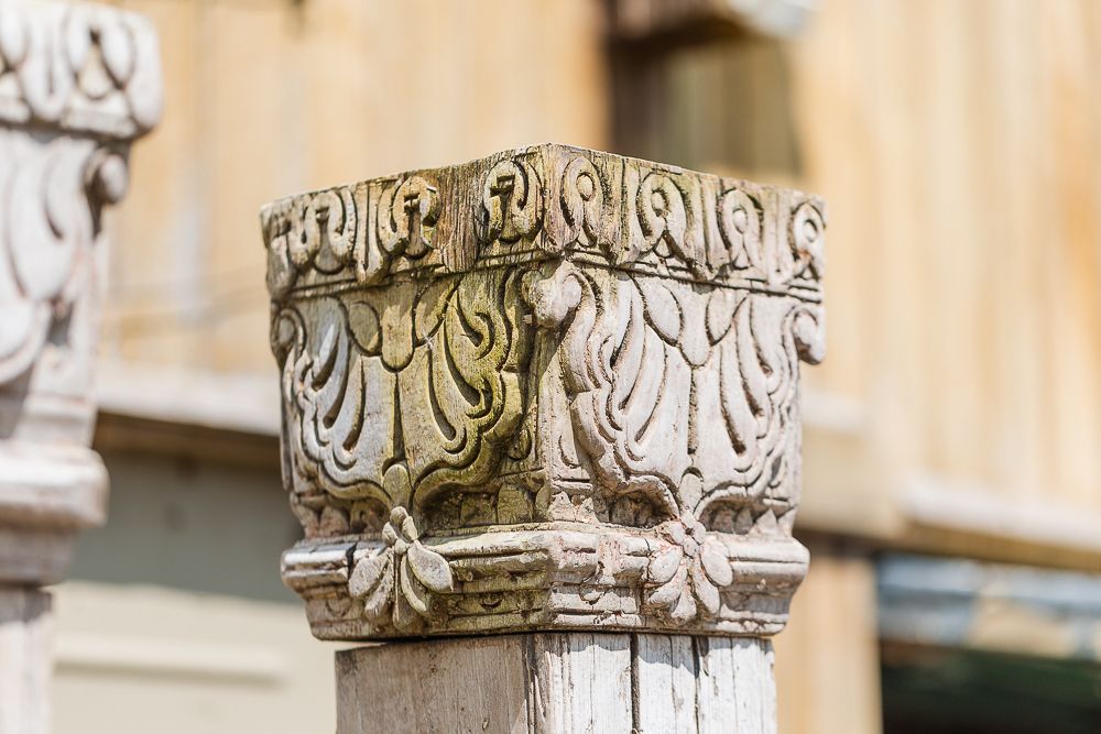 A Pair Of Indian Hardwood Corinthian Style Columns photo vinterior