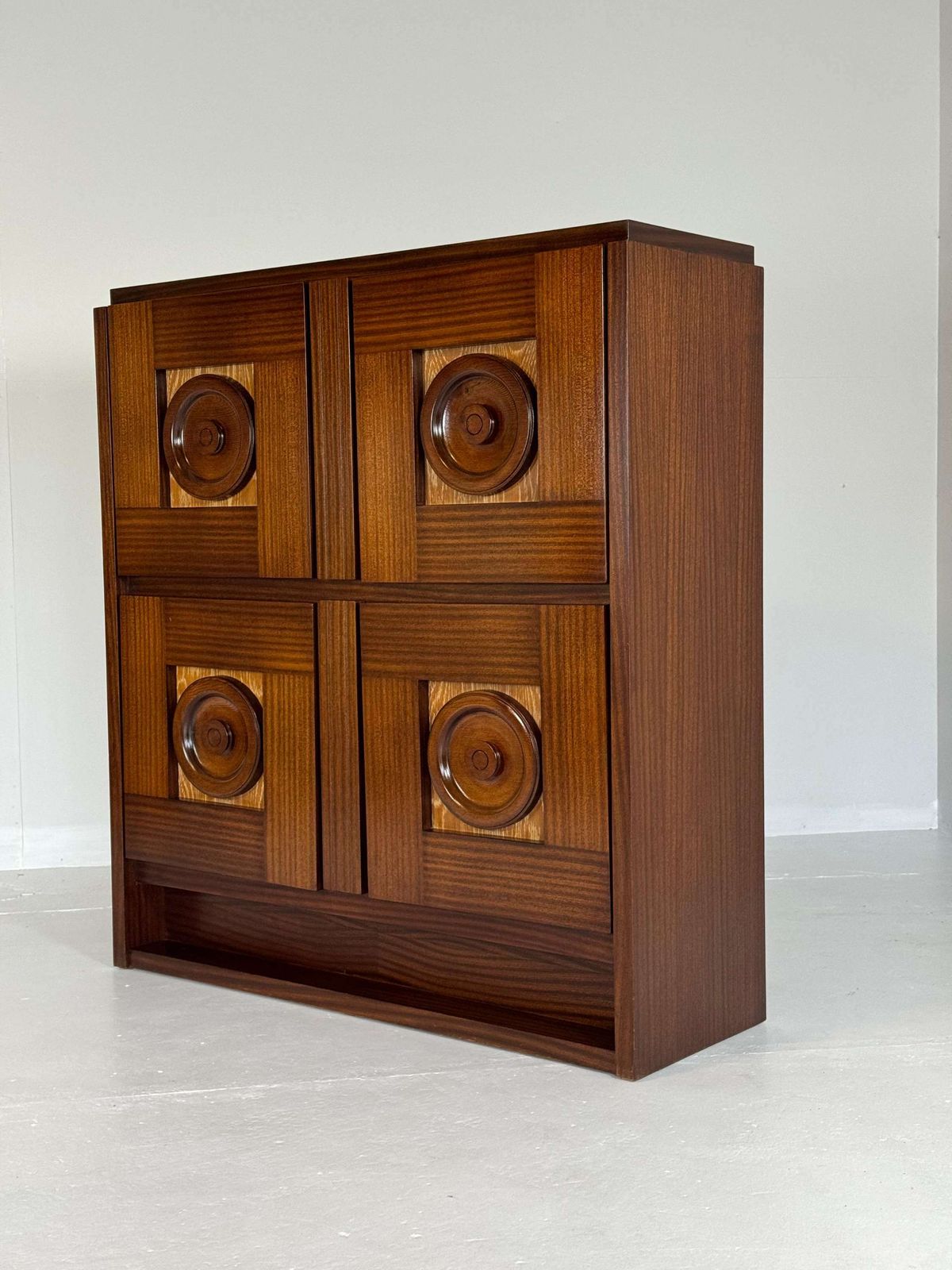 Walnootbruin Brutalistisch Barmeubel, Decoene photo furniture