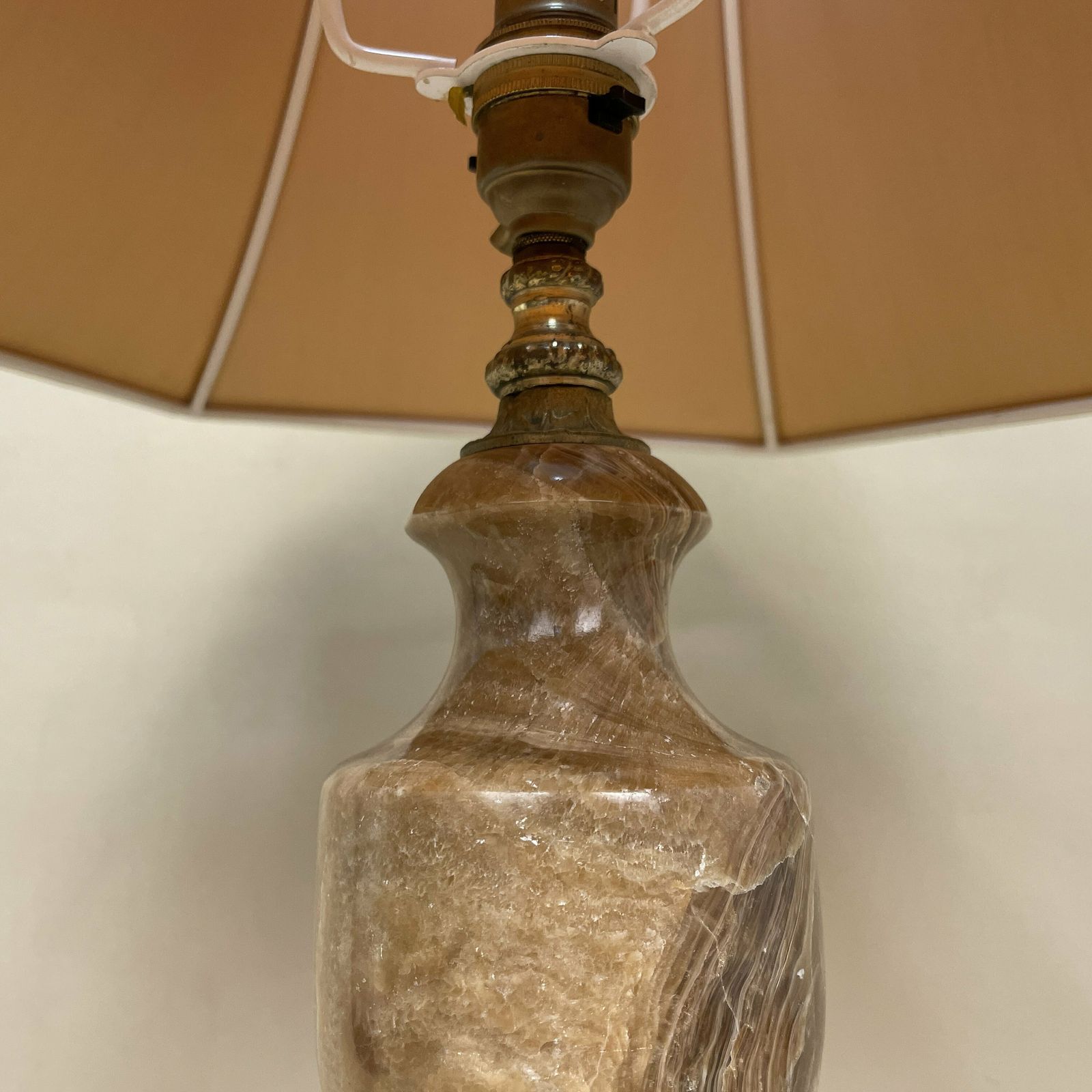 Antique Onyx Marble Lamp Light Bedside Side Table Desk Round Base Marbled Patterned Lampshade Vintage Pattern Gold Metal Brown Medium Ornate photo buy