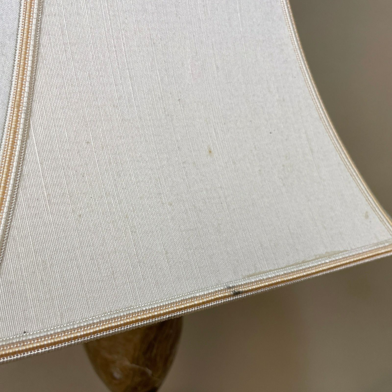 photo furniture Antique Onyx Marble Lamp Light Bedside Side Table Desk Round Base Marbled Patterned Lampshade Vintage Pattern Gold Metal Brown Medium Ornate