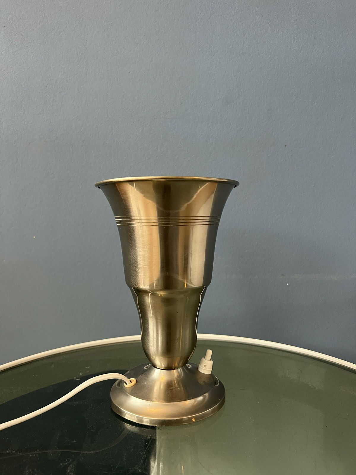 Metalen Trompet Uplighter 'Cup' Tafellamp In Zilverkleur photo vintage