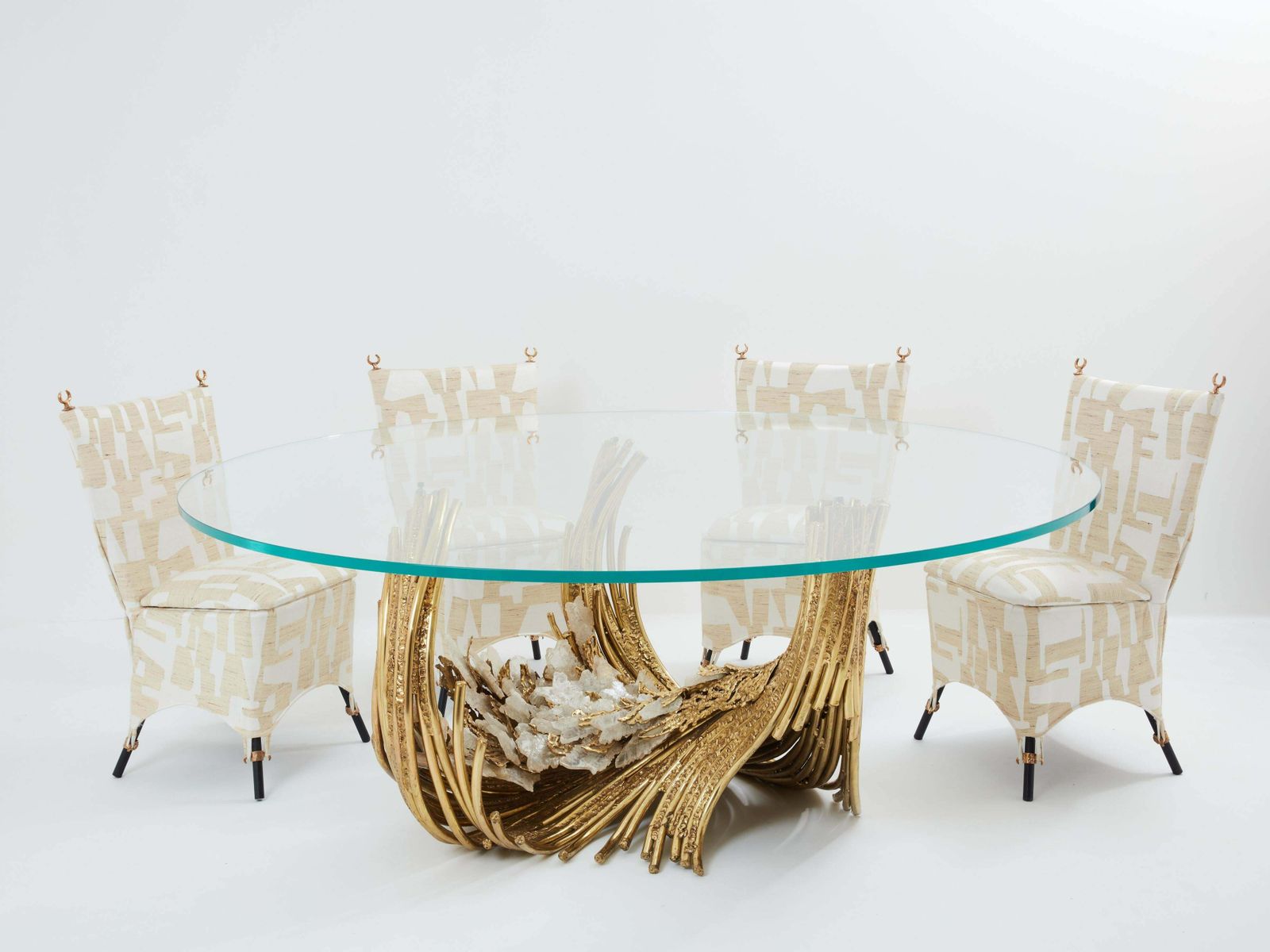 57592.0 Table à manger en cristal de roche et laiton signée Isabelle Faure, années 1970 photo
