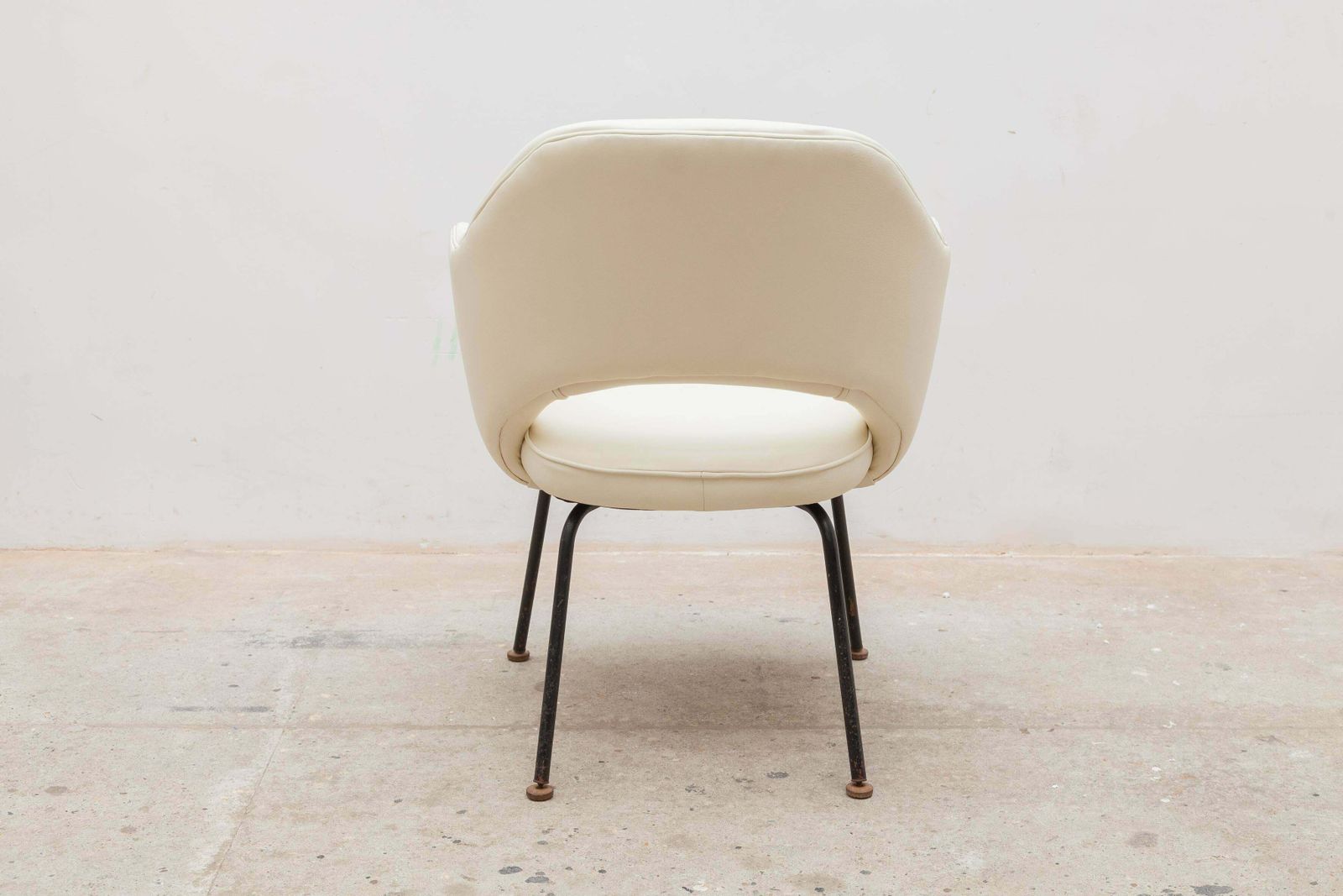 Knoll Arm Desk, Conference Chair Designed By Eero Saarinen photo vinterior