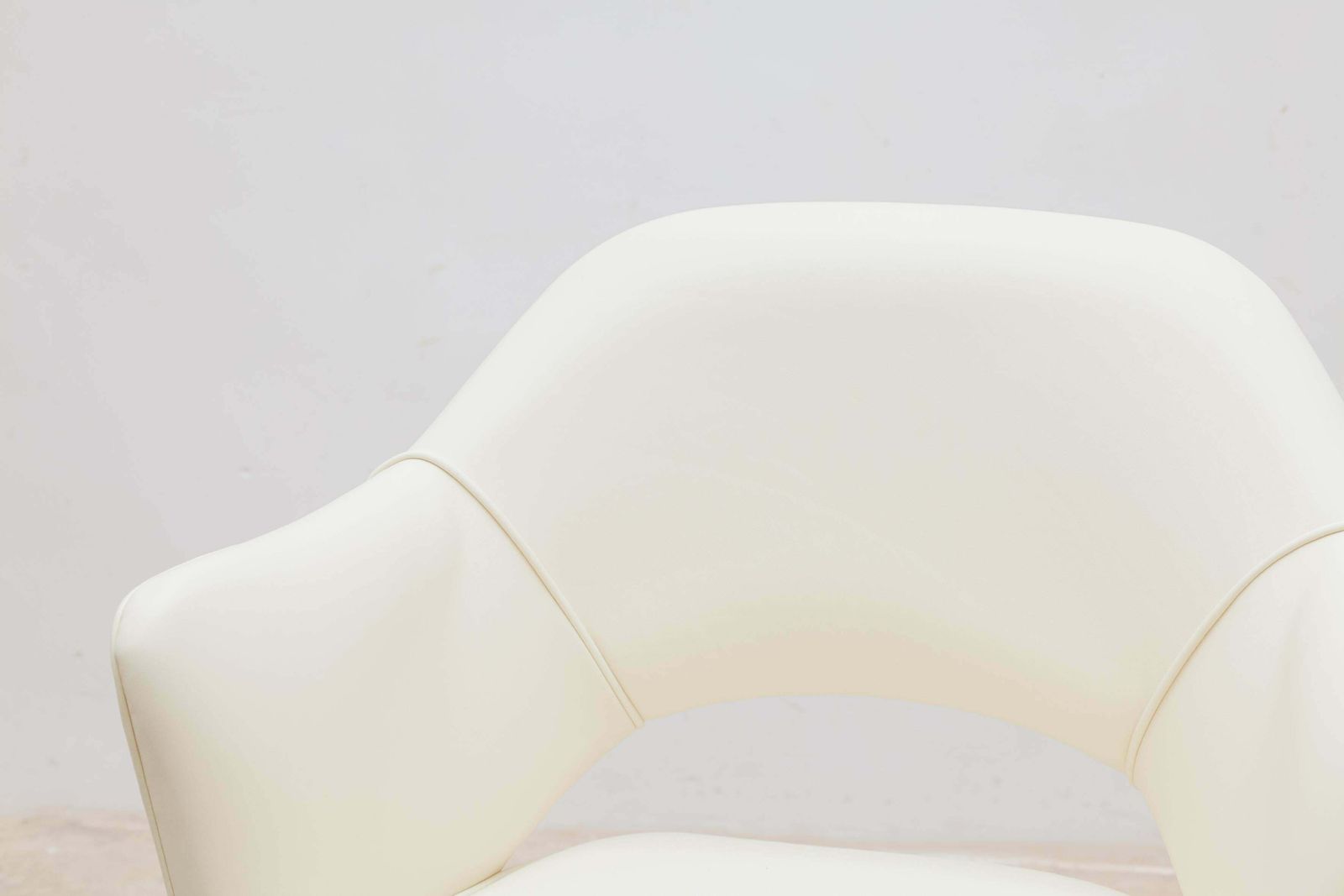 Knoll Arm Desk, Conference Chair Designed By Eero Saarinen photo vintage