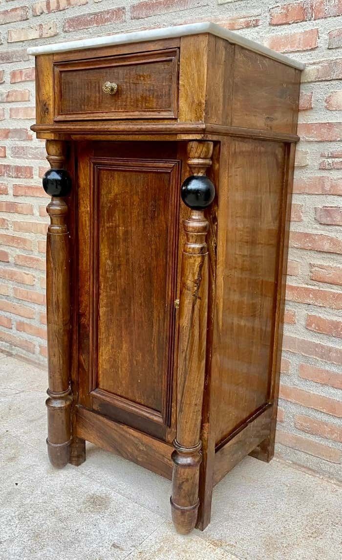 Tables de chevet françaises en noyer, début du XXe siècle, un tiroir, plateau en marbre photo vinterior