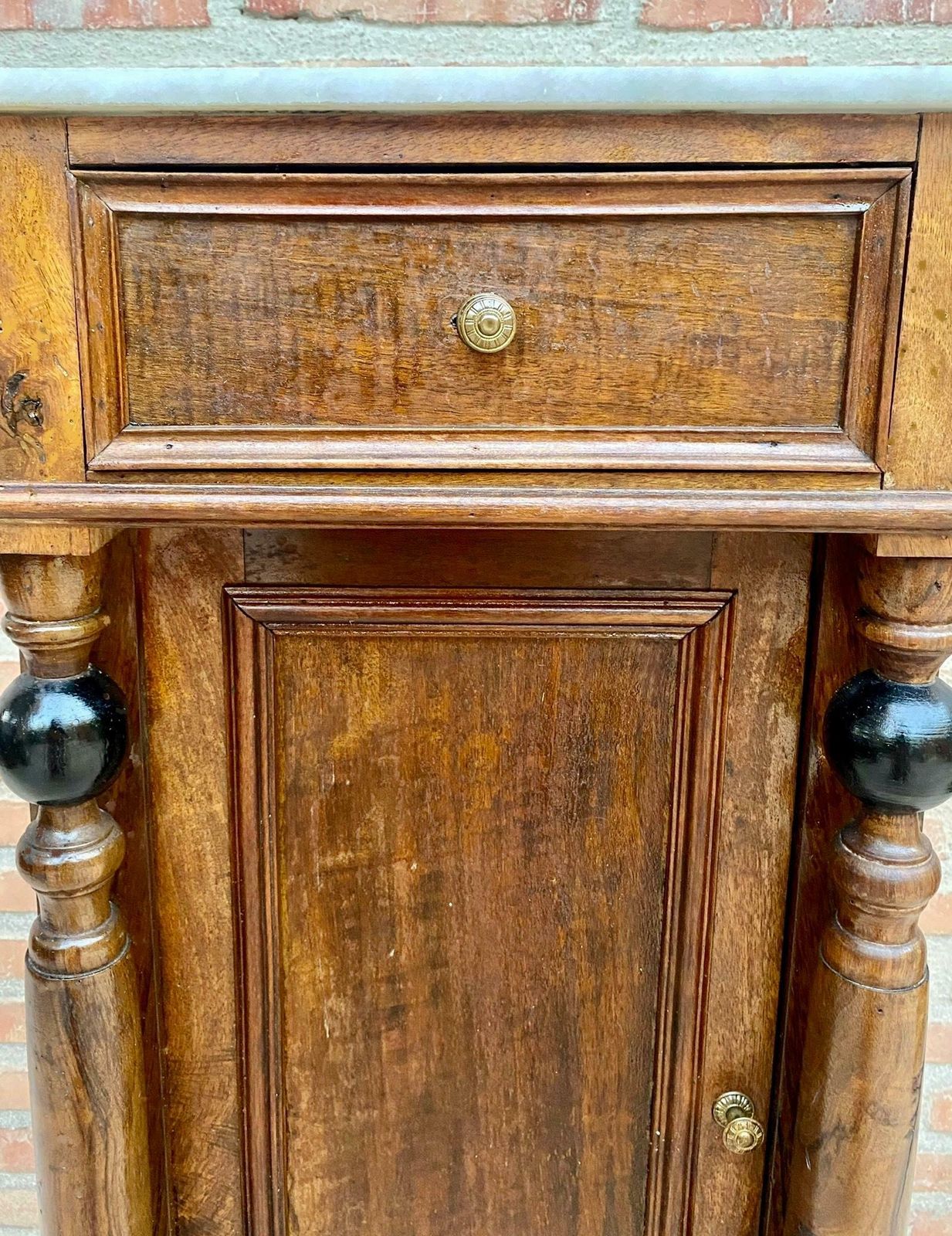 Tables de chevet françaises en noyer, début du XXe siècle, un tiroir, plateau en marbre photo buy