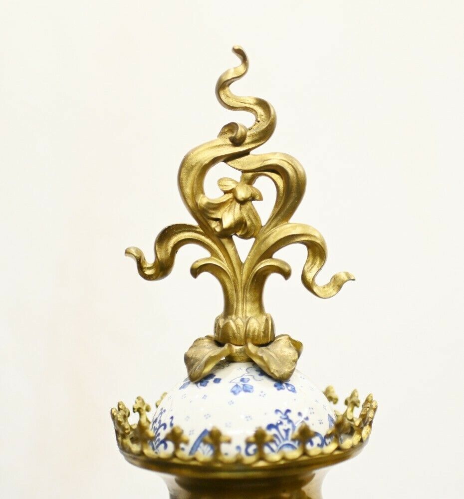 Delft Porcelain Clock Mantle Garniture Gilt Urns photo vinterior