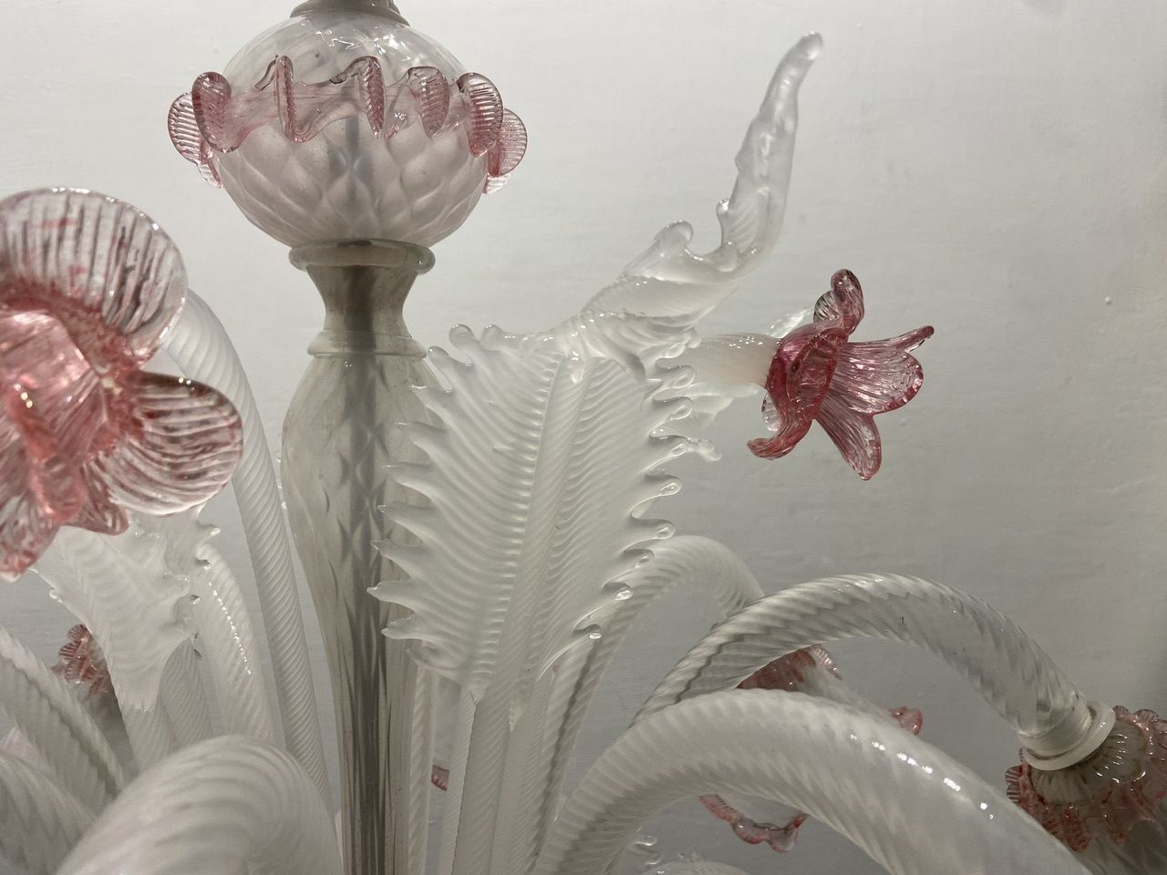 Large Blossom Pink Venetian Chandelier 1960’s photo vinterior