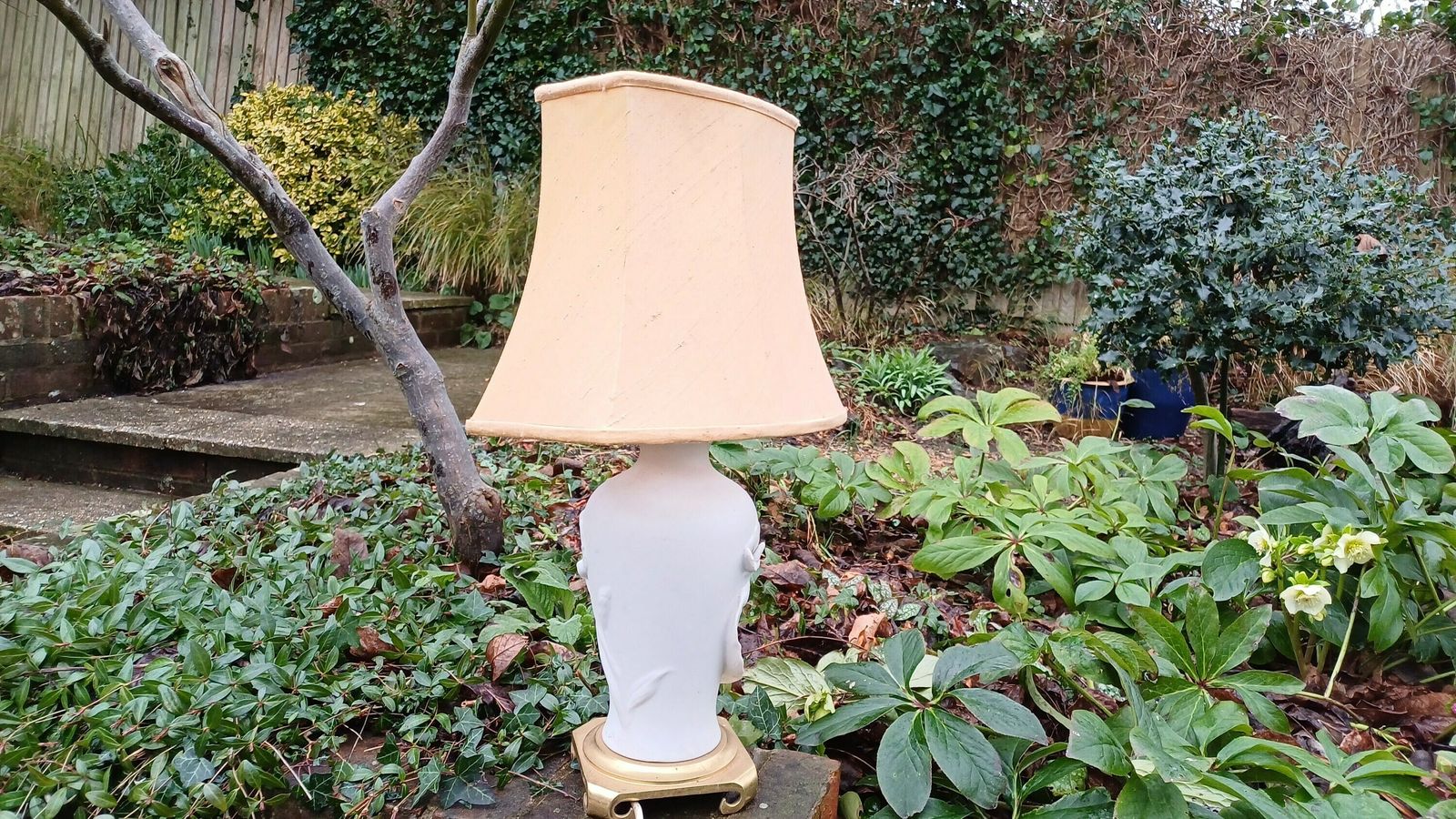Elegant Vintage Ceramic Lamp With Shade And Moulded Flower Motif Base On Brass Base. Quality Lamp. Working Condition. photo vintage