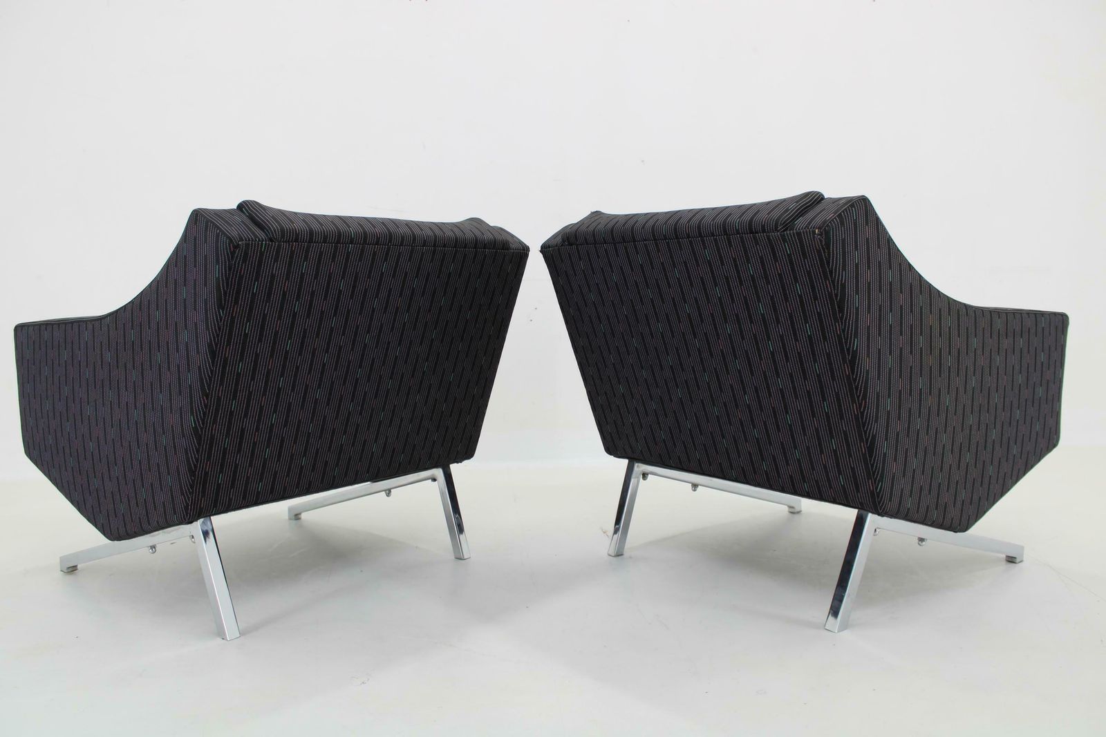 1970s Pair Of Italian Design Armchairs photo vinterior
