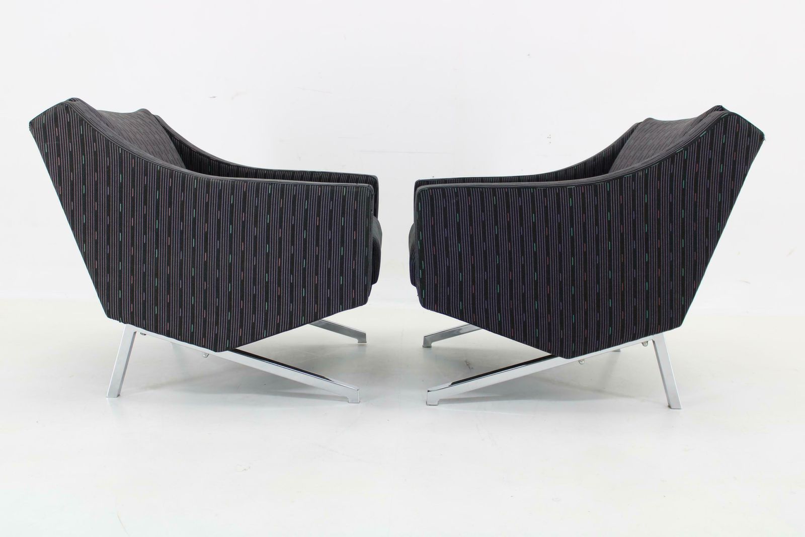 photo furniture 1970s Pair Of Italian Design Armchairs
