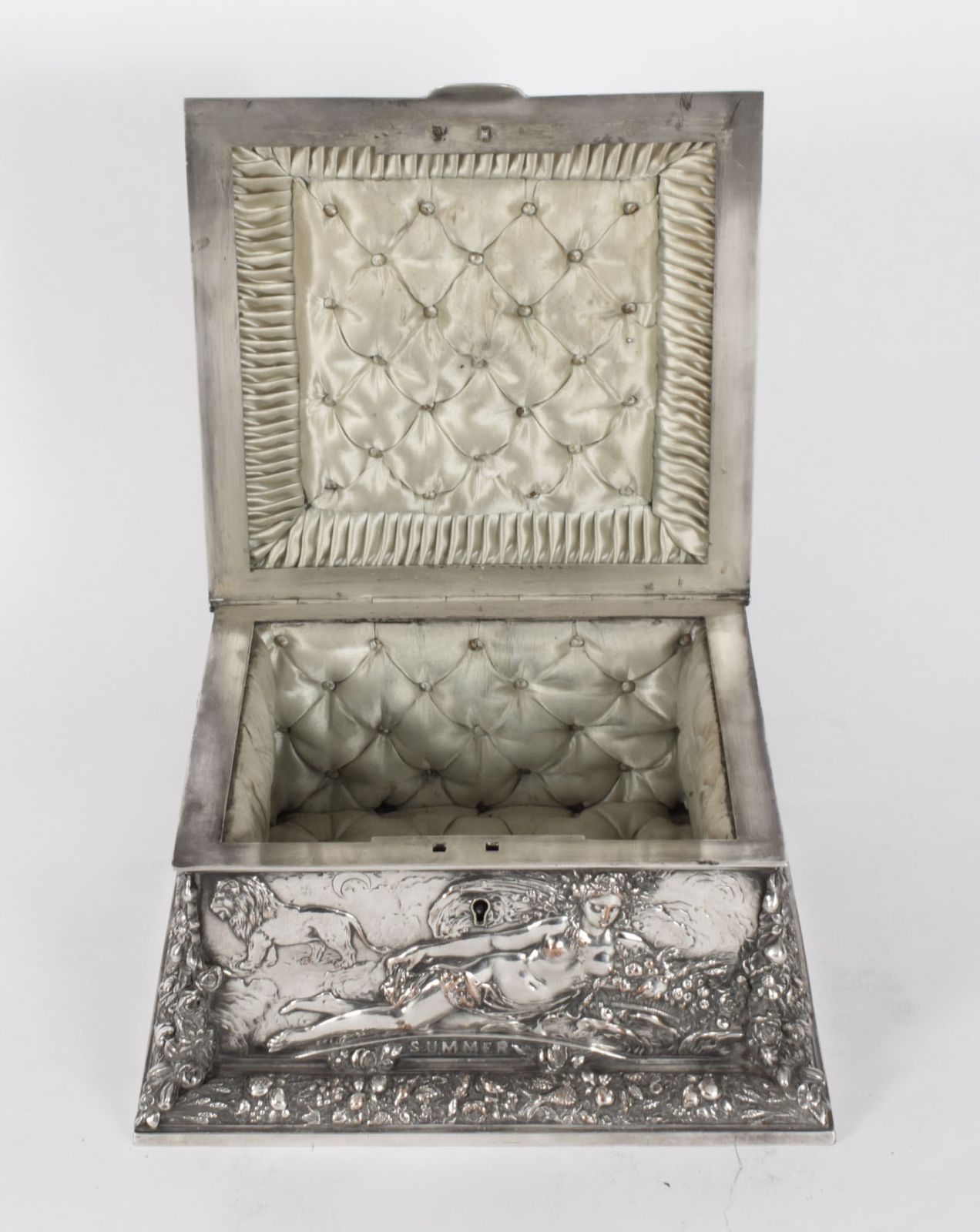 photo vintage Victorian Silver Plated Jewellery Casket Walker And Hall 19thc