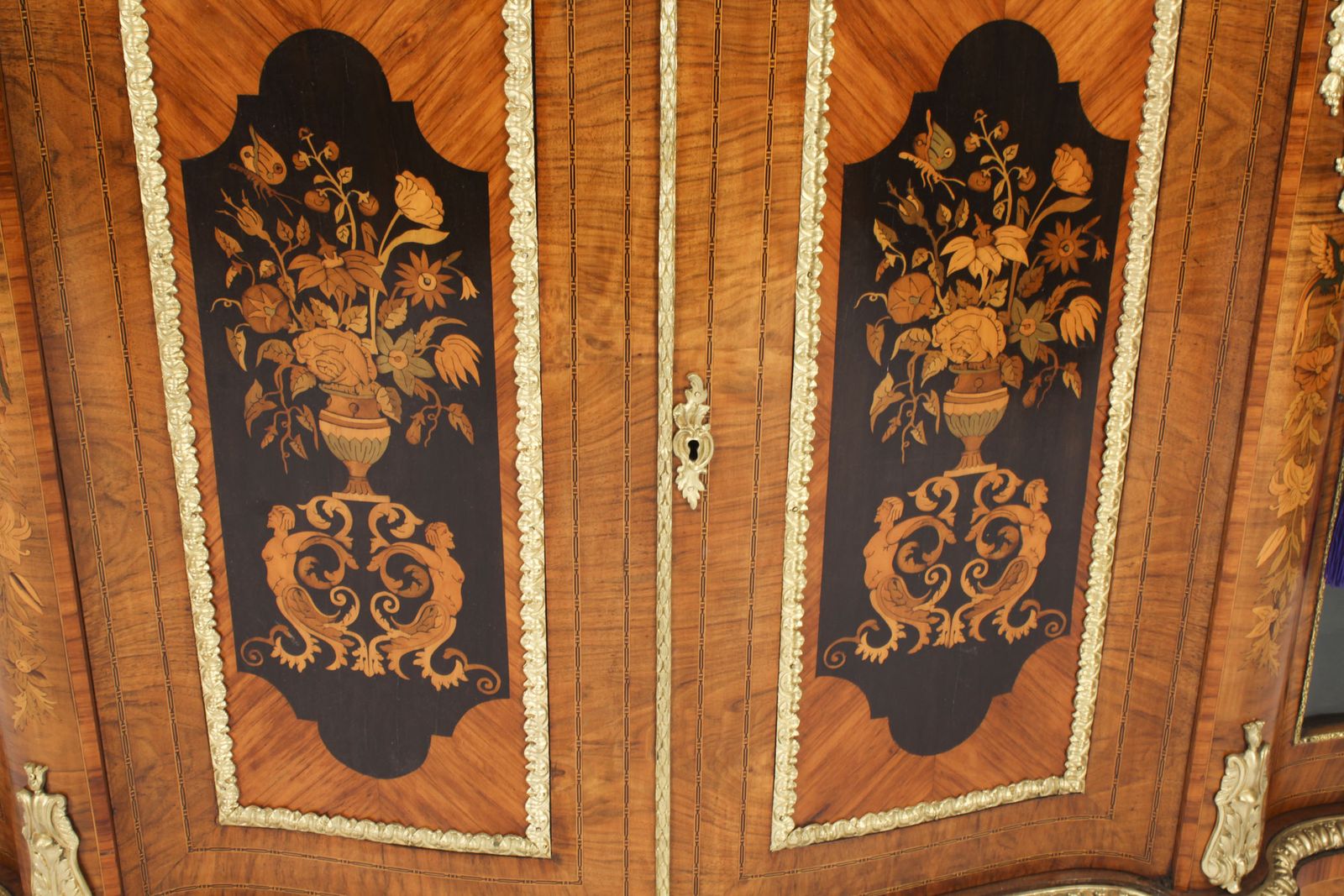 Antique Large Ormolu Mounted Walnut & Marquetry Serpentine Credenza 19th C photo vinterior
