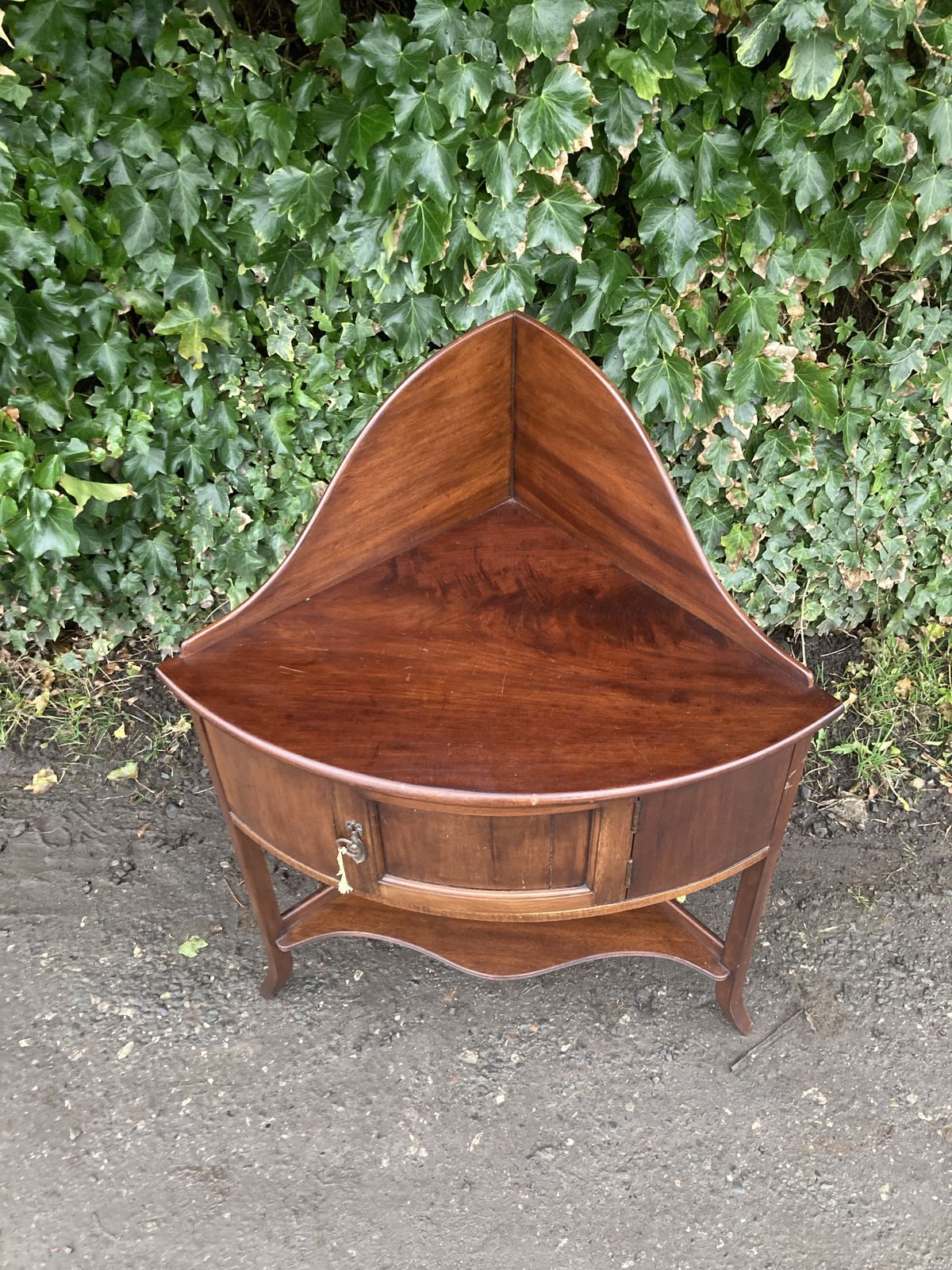 Georgian Style Mahogany Corner Wash Stand photo furniture