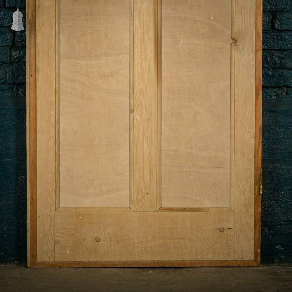 photo furniture Pine Panelled Door, Moulded 3 Panel