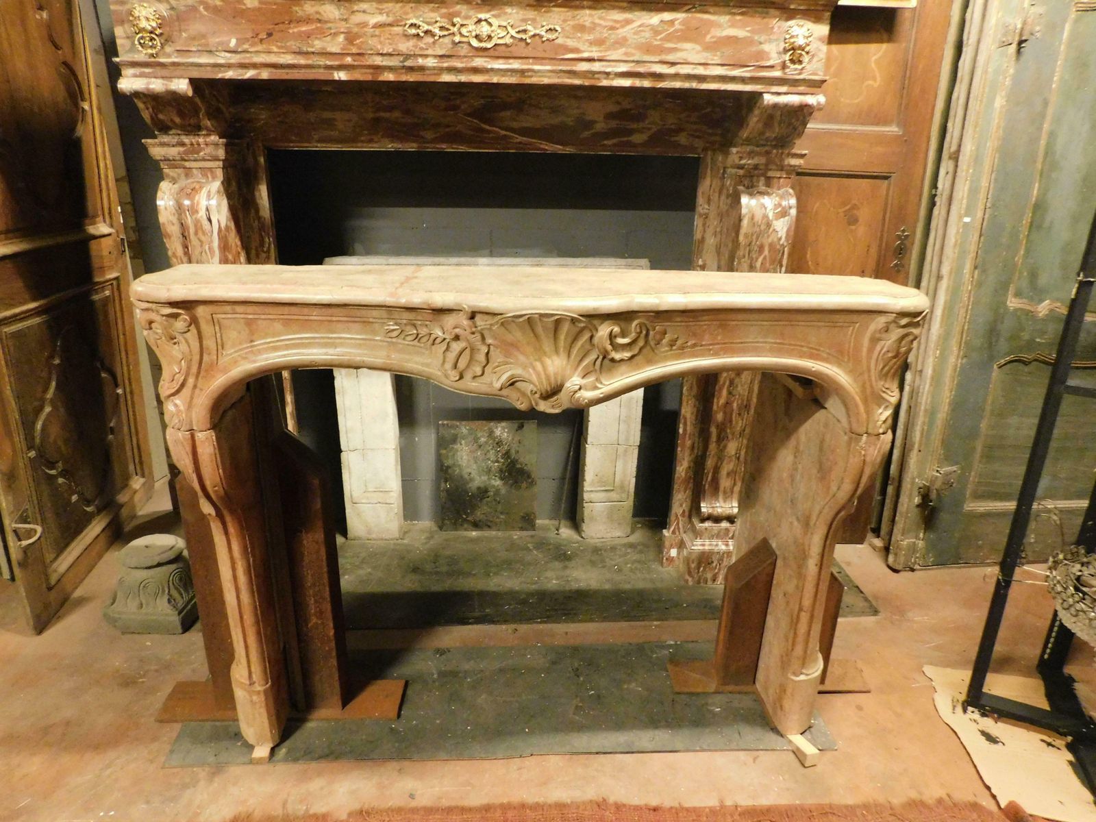 French Fireplace Mantle In "Rosso Verona" Marble, Carved With Shell photo 5924.0
