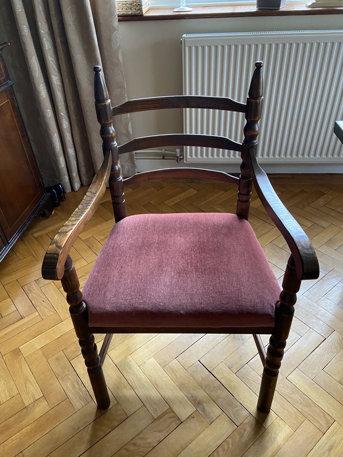 Younger Toledo Oak Dining Table & 6 Chairs Incl 2x Carvers photo for sale
