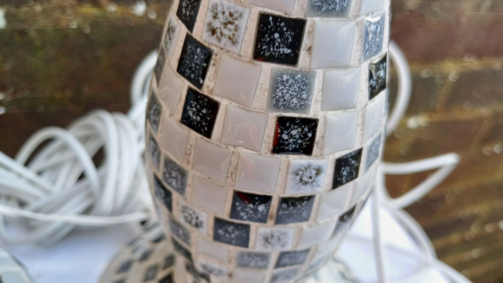Superb Pair Of Mosaic On Glass Bottle Handmade Bedside Lamps. Great Condition. Lots Of Flex But Need Rewiring. Black White Grey.. photo vinterior