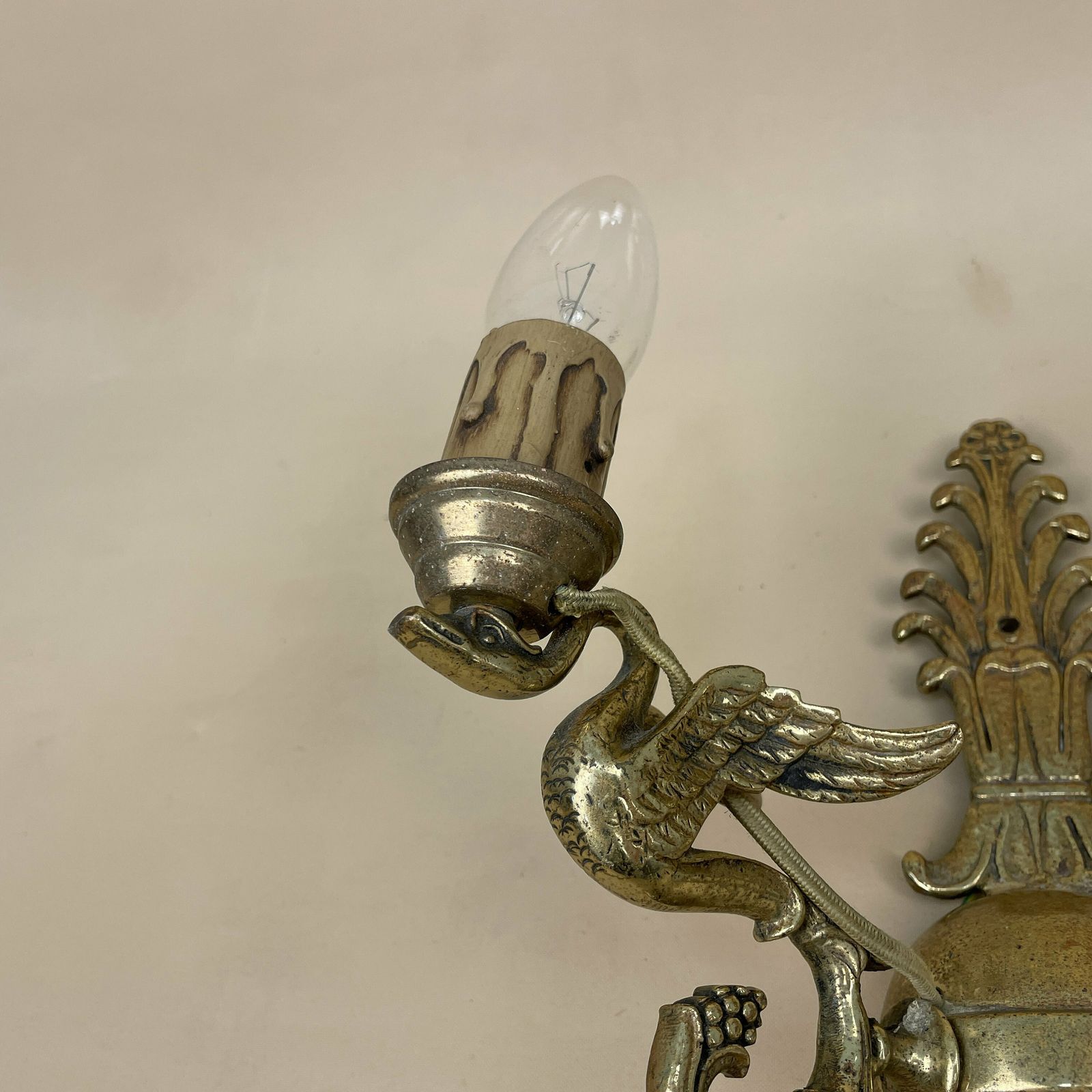 photo furniture Antique Wall Light Metal Gold Brass Lamp Sconces Oriental Bird Ornate Detail 2 Arms Pattern Patterned Lighting Lights Fireplace Vintage