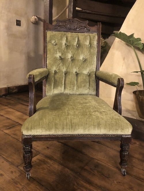 Edwardian Button Upholstered In Green Velvet Gentleman's Reading Fireside Chair. photo furniture