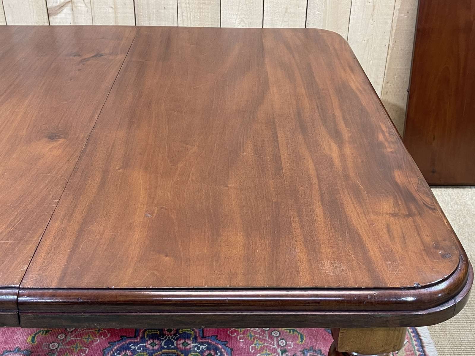 photo vintage Victorian Mahogany Crank Table From The 19th Century With 1 Extension