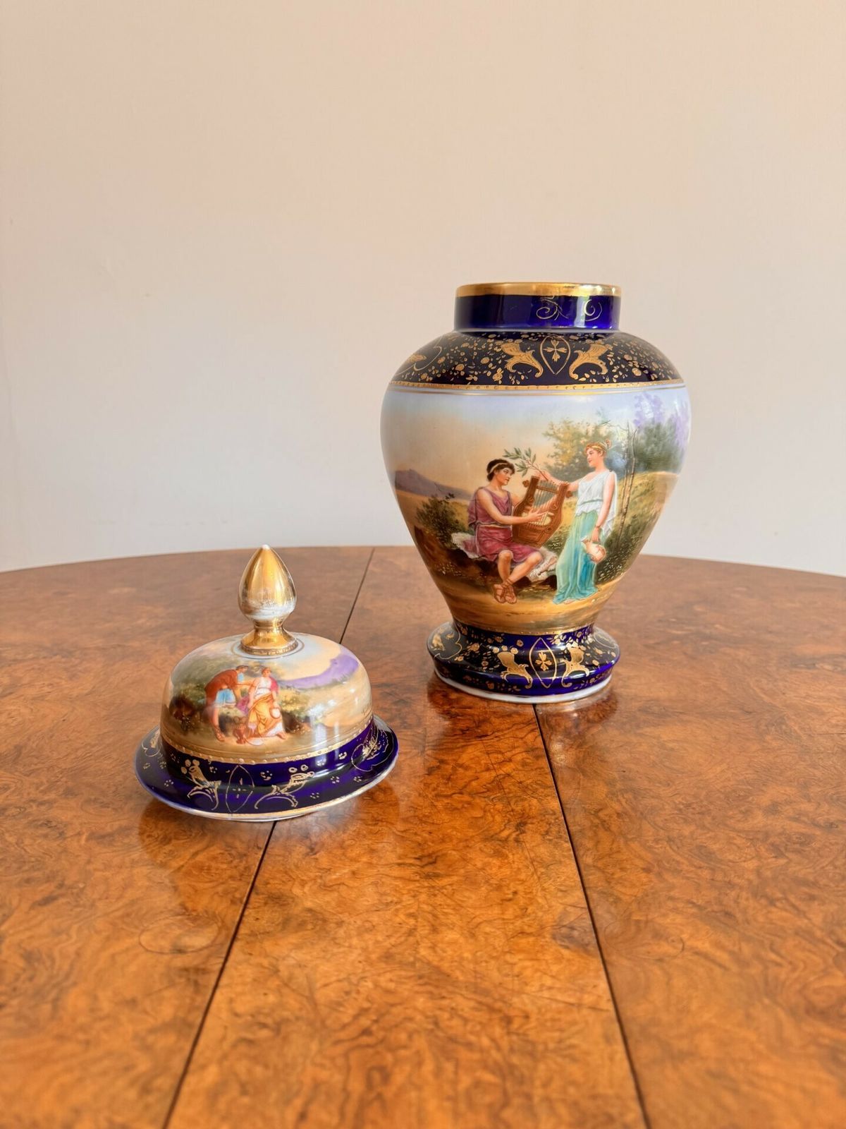 Fine Quality Antique Royal Vienna Vase Garniture photo vinterior