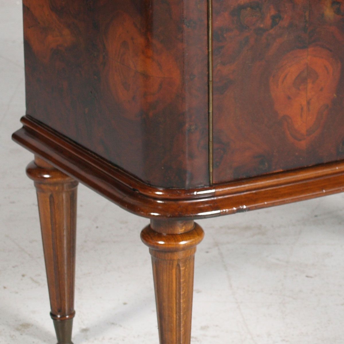 Art Decò Nightstand, Walnut Briar By Paolo Buffa For Permanente Mobili Cantù photo vinterior