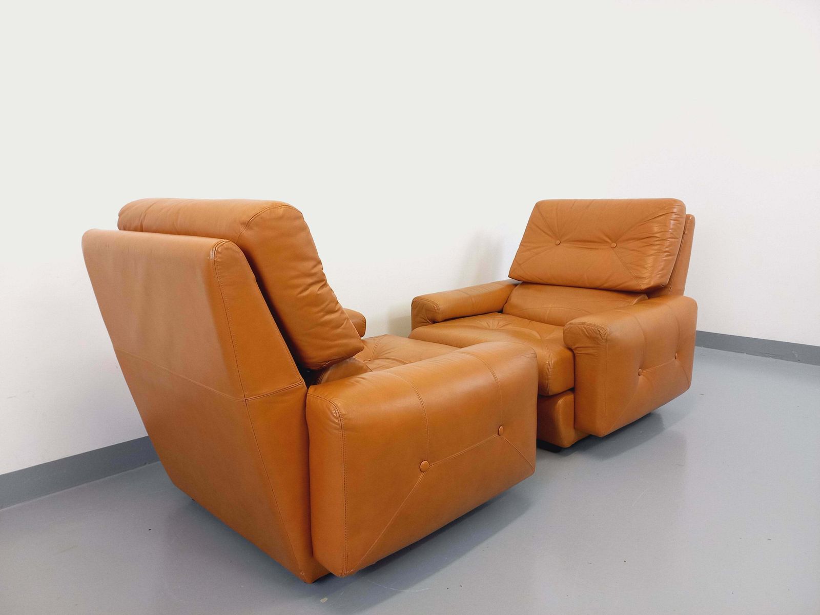 2 Camel Leather Lounge Chair, 1960s photo vinterior