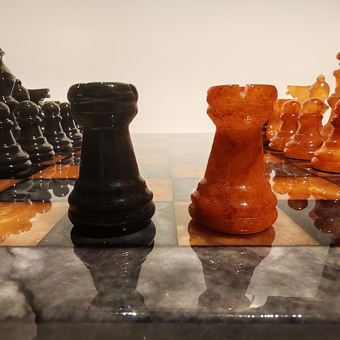 Chess Set In Hand Carved Italian Alabaster Of Volterra   Black And Natural Agate 1970s photo vintage