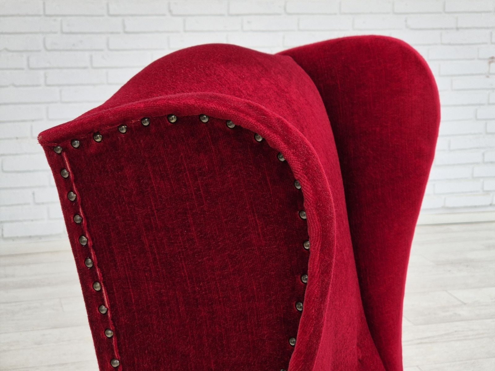 Jaren 1960, Deense Wingback Fauteuil, Meubilairvelours, Eikenhouten Poten. photo buy