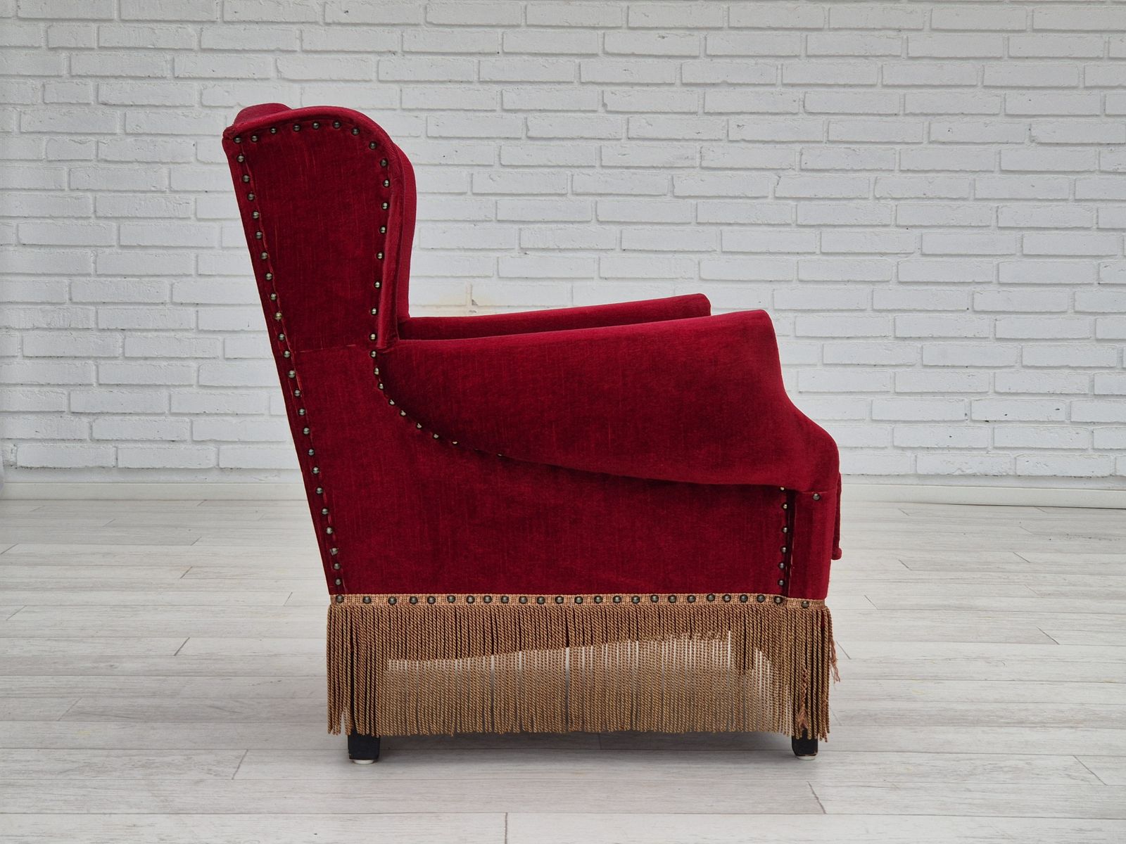 photo for sale Deense Loungestoel, Ca. Jaren 1960, Meubelvelours, Eikenhouten Poten.